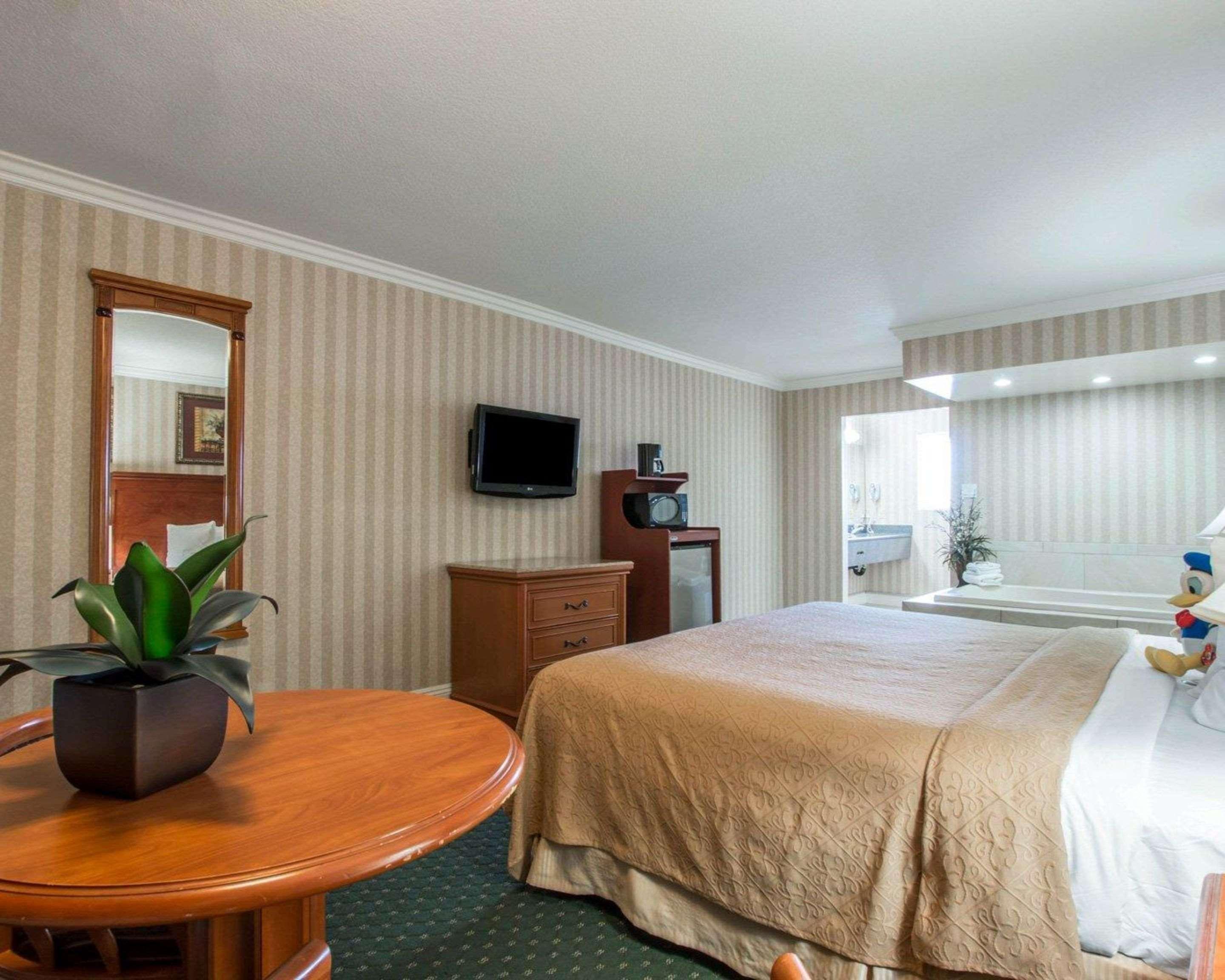Quality Inn & Suites Anaheim Maingate Εξωτερικό φωτογραφία
